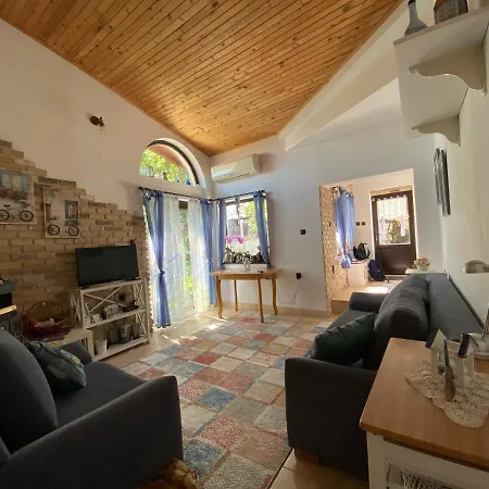 Mitevi With Sea Views *