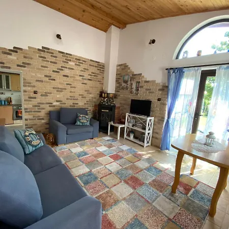 Mitevi With Sea Views *