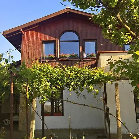 Mitevi With Sea Views *